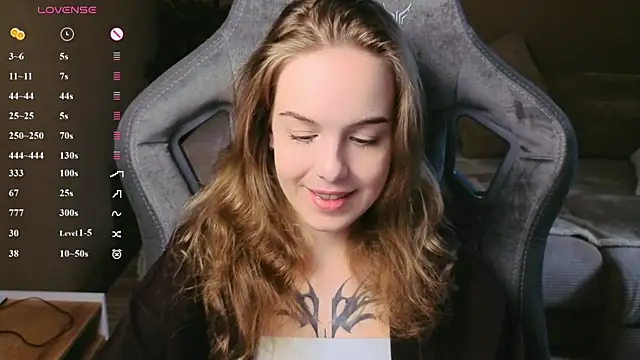 Snapshot of LeiaMurph chatting on June 26, 1:59 pm LeiaMurph online show from June 26, 1:59 pm