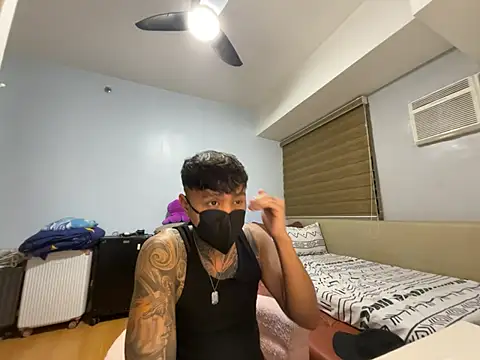 Snapshot of tattoo_hottie chatting on April 15, 1:40 pm tattoo hottie online show from April 15, 1:40 pm