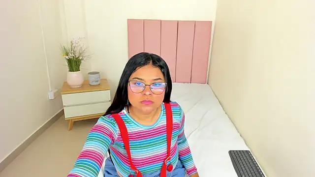 Snapshot of Mindy_Claker chatting on May 6, 12:21 pm Mindy Claker online show from May 6, 12:21 pm