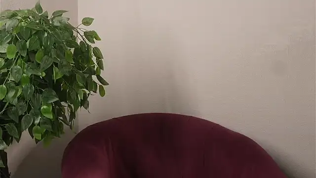 Snapshot of DanilleMincher chatting on April 14, 7:03 am DanilleMincher online show from April 14, 7:03 am