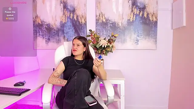 madydoll  online show from July 14, 9:20 pm