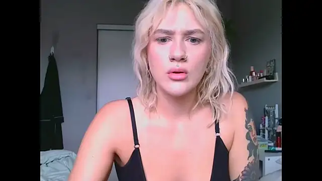 Snapshot of BettyBadNews chatting on May 29, 5:22 pm BettyBadNews online show from May 29, 5:22 pm