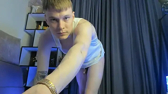 Snapshot of TwinkWhite chatting on April 16, 9:39 pm TwinkWhite online show from April 16, 9:39 pm