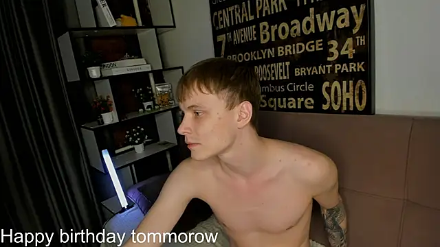 Snapshot of TwinkWhite chatting on May 14, 9:10 pm TwinkWhite online show from May 14, 9:10 pm