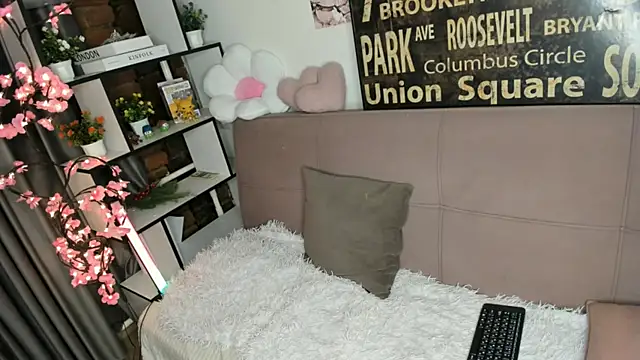 Snapshot of TwinkWhite chatting on May 31, 9:27 pm TwinkWhite online show from May 31, 9:27 pm