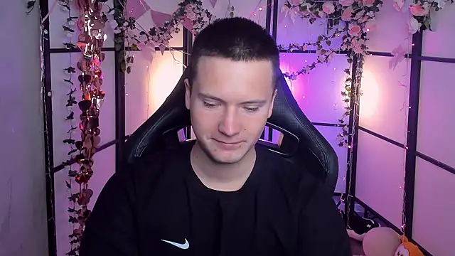 Snapshot of ZackVibe chatting on April 14, 5:13 am ZackVibe online show from April 14, 5:13 am