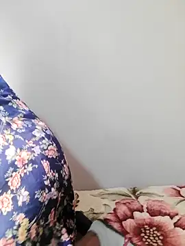 Snapshot of DimpleQueen_01 chatting on June 22, 9:06 am DimpleQueen 01 online show from June 22, 9:06 am