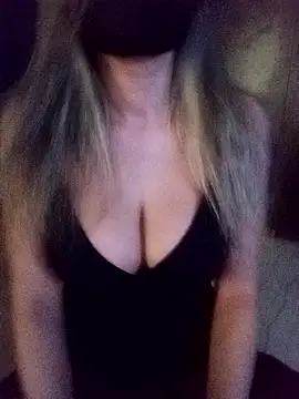 Snapshot of CumToHazel chatting on May 10, 9:53 pm CumToHazel online show from May 10, 9:53 pm