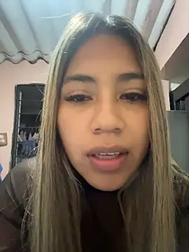 Snapshot of Kimmiebellarie chatting on June 19, 2:05 am Kimmiebellarie online show from June 19, 2:05 am