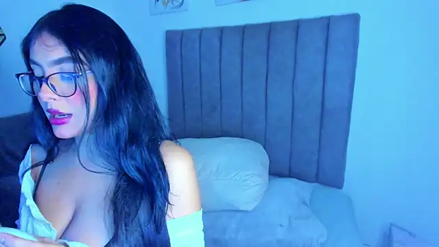 Snapshot of britanny_jones1 chatting on July 14, 10:21 am britanny jones1 online show from July 14, 10:21 am