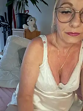 Snapshot of Blond_lady_czech chatting on July 1, 5:45 pm Blond lady czech online show from July 1, 5:45 pm