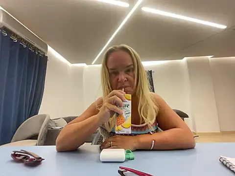 parisheliton online show from April 14, 5:46 am