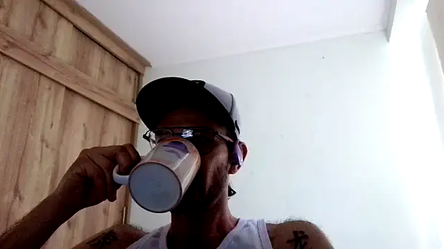 Snapshot of andrew_1520 chatting on November 7, 9:48 pm andrew 1520 online show from November 7, 9:48 pm