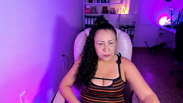 KattySoler online show from April 15, 1:29 pm