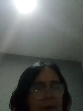 Snapshot of PienCanela chatting on April 28, 2:27 am PienCanela online show from April 28, 2:27 am