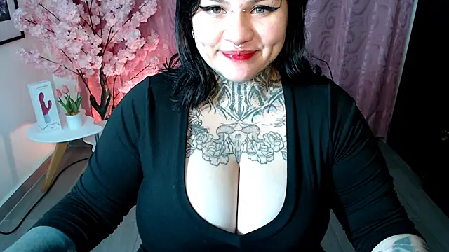 Snapshot of sherlytattos chatting on April 12, 6:40 am sherlytattos online show from April 12, 6:40 am