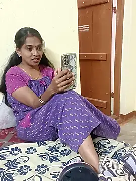 Snapshot of couple_m69f chatting on April 11, 10:30 am couple m69f online show from April 11, 10:30 am