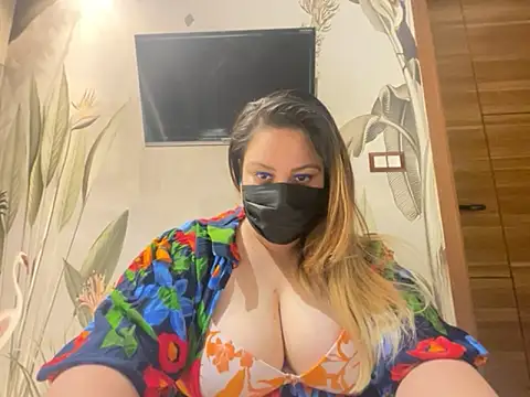 Snapshot of kavyasingh36 chatting on May 5, 3:20 pm kavyasingh36 online show from May 5, 3:20 pm