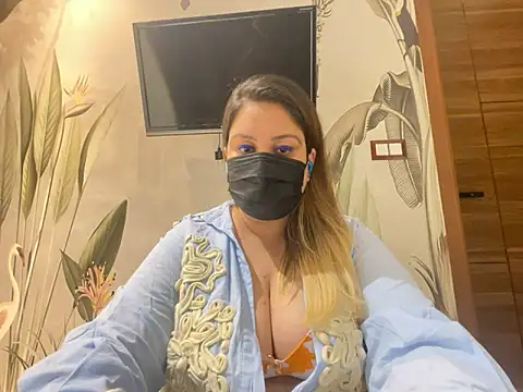 Snapshot of kavyasingh36 chatting on May 6, 10:09 am kavyasingh36 online show from May 6, 10:09 am