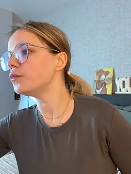 KimEvanss online show from June 3, 5:43 am