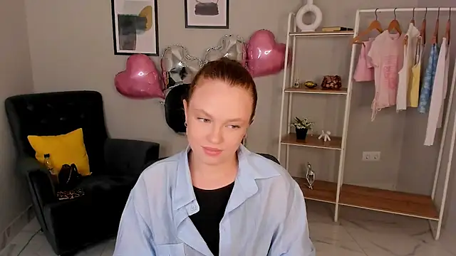 Kira Lemos online show from June 9, 11:55 am