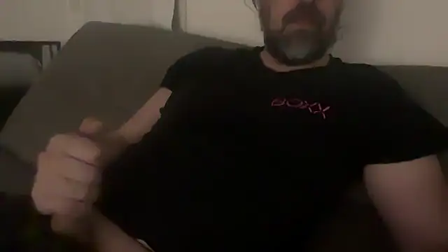 Snapshot of Mach3t3 chatting on April 20, 3:20 am Mach3t3 online show from April 20, 3:20 am
