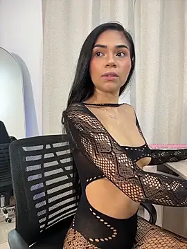 Snapshot of MauraGrayy chatting on May 20, 11:00 pm MauraGrayy online show from May 20, 11:00 pm