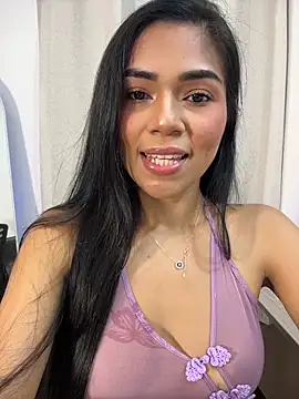 Snapshot of MauraGrayy chatting on May 21, 11:45 pm MauraGrayy online show from May 21, 11:45 pm