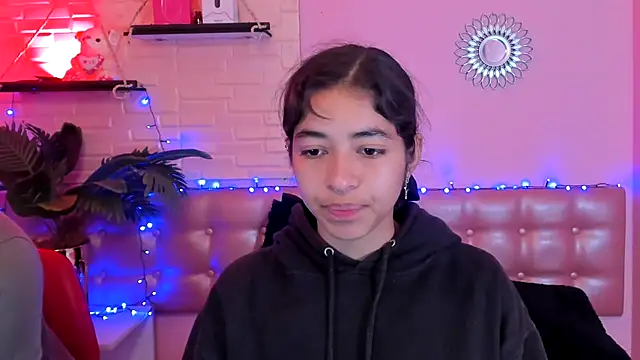 Snapshot of Aronandmoli69 chatting on May 12, 12:35 pm Aronandmoli69 online show from May 12, 12:35 pm