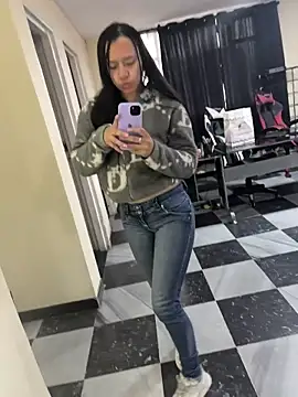 Candy-firee online show from April 13, 11:16 am