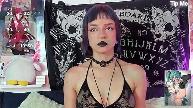 Snapshot of LaxiViolet chatting on May 3, 8:15 pm LaxiViolet online show from May 3, 8:15 pm
