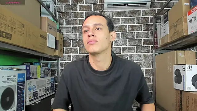 Snapshot of 69osiris chatting on April 12, 8:25 pm 69osiris online show from April 12, 8:25 pm