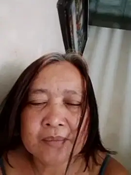 Snapshot of jeanyummytits chatting on April 28, 5:23 am jeanyummytits online show from April 28, 5:23 am