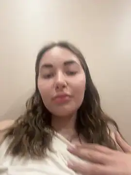 Doris2222 online show from April 13, 6:35 pm