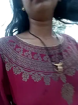 Snapshot of Miss_Divyaa chatting on May 5, 11:57 pm Miss Divyaa online show from May 5, 11:57 pm