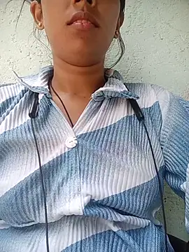 Snapshot of Miss_Divyaa chatting on May 16, 6:54 am Miss Divyaa online show from May 16, 6:54 am