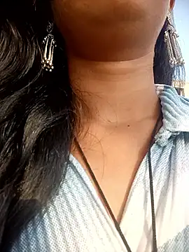 Snapshot of Miss_Divyaa chatting on May 19, 12:44 pm Miss Divyaa online show from May 19, 12:44 pm