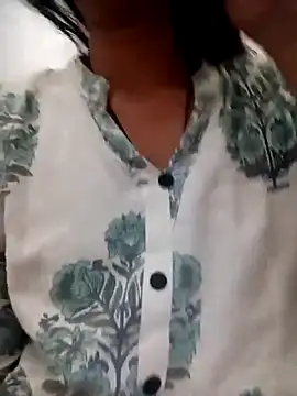 Snapshot of Miss_Divyaa chatting on May 30, 12:30 am Miss Divyaa online show from May 30, 12:30 am