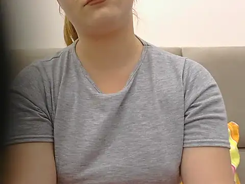 aprilswrld online show from April 14, 10:16 pm