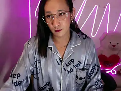 Holley Molley online show from April 12, 5:07 pm