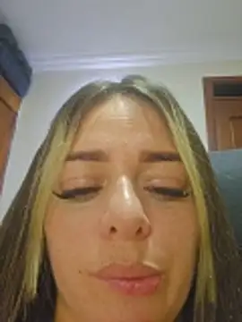 Snapshot of BriannaBunnyy chatting on May 13, 5:16 am BriannaBunnyy online show from May 13, 5:16 am