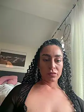 Snapshot of CurlyRouge chatting on June 8, 3:34 pm CurlyRouge online show from June 8, 3:34 pm