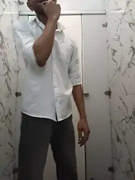 Snapshot of itsmemadhu2019 chatting on May 27, 12:46 pm itsmemadhu2019 online show from May 27, 12:46 pm
