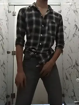 Snapshot of itsmemadhu2019 chatting on June 7, 2:43 pm itsmemadhu2019 online show from June 7, 2:43 pm