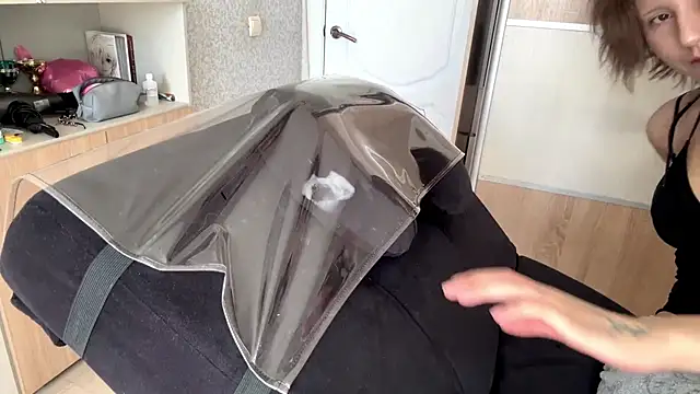 WuhhwLina online show from April 15, 9:05 am