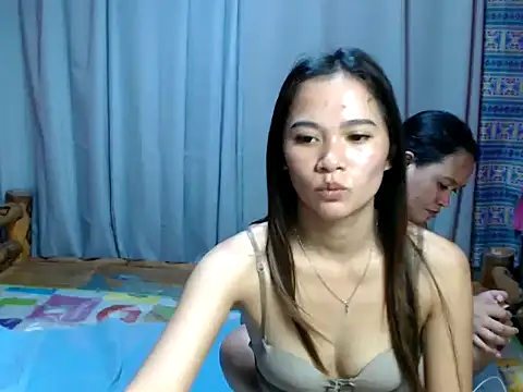 Snapshot of ursweet_kimstar chatting on April 21, 2:51 am ursweet kimstar online show from April 21, 2:51 am
