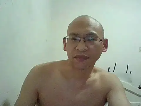 Snapshot of benly118 chatting on April 21, 2:56 pm benly118 online show from April 21, 2:56 pm