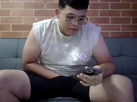 steef0  online show from April 14, 5:24 am