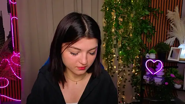 RuthRobinson online show from April 18, 1:48 pm