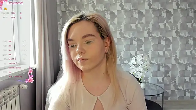 Snapshot of Anna_Delon chatting on April 18, 7:34 am Anna Delon online show from April 18, 7:34 am